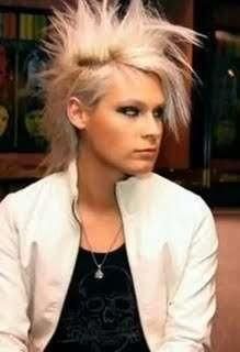 bizarre]il copiaza pe bill kaulitz?