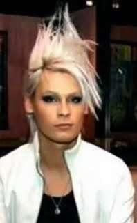 bizarre]il copiaza pe bill kaulitz?